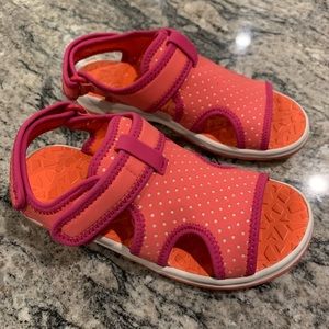 Lands End girls water sandals size 1